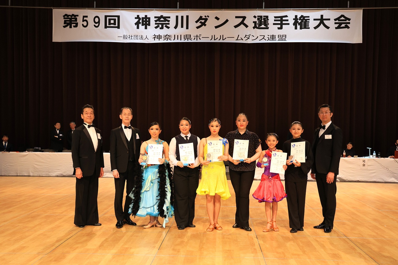 ジュニアダンス競技会ボールルーム表彰式